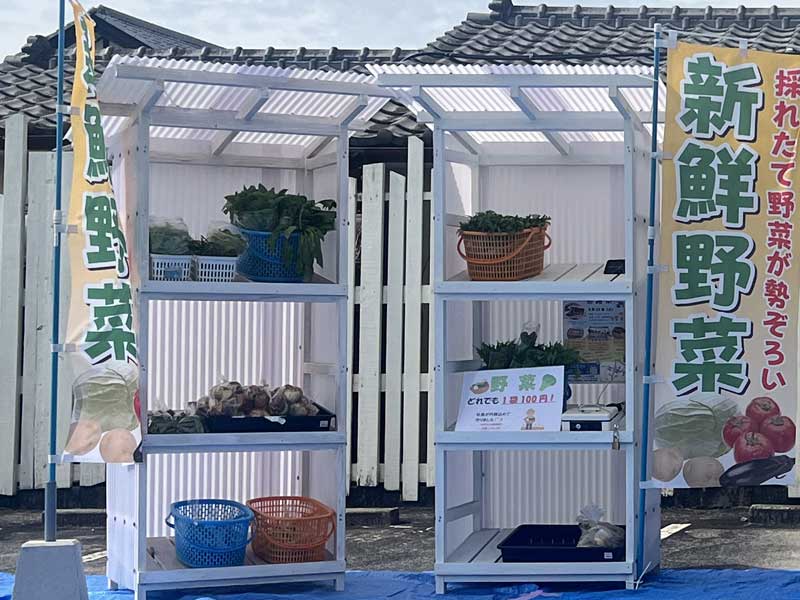 社長手作りの新鮮野菜販売コーナーの様子