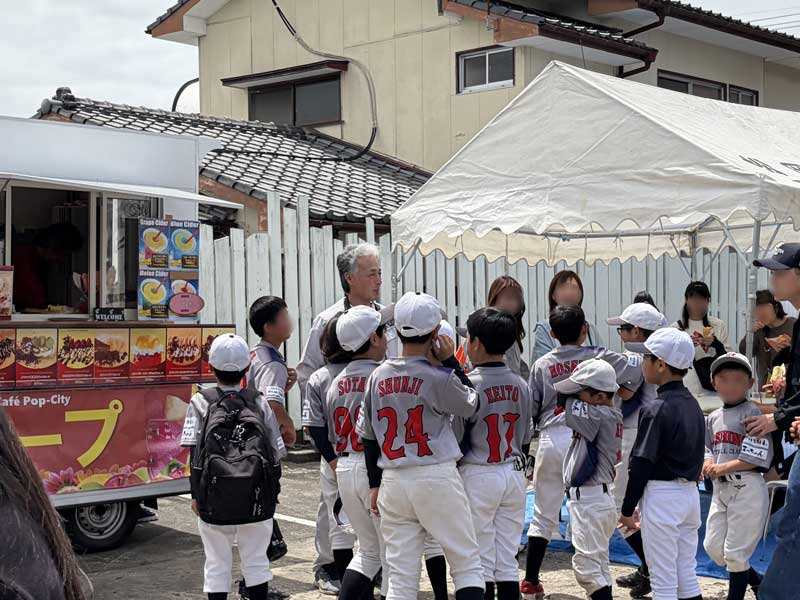 吉野小ソフトの皆様も練習の帰りに遊びに来てくれました