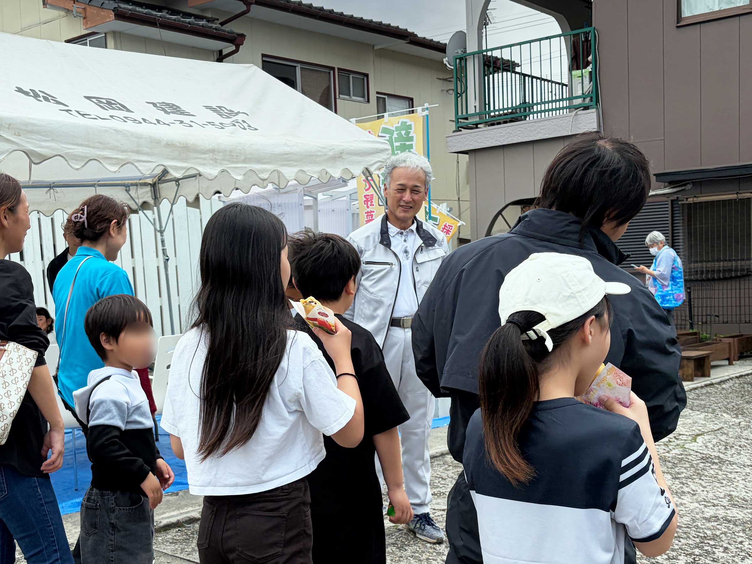 ご来場頂きました皆様にご挨拶をしております