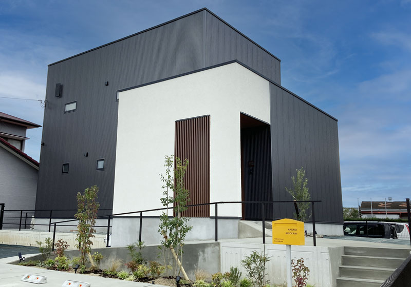 松岡建設ガルバ新築施工例の写真