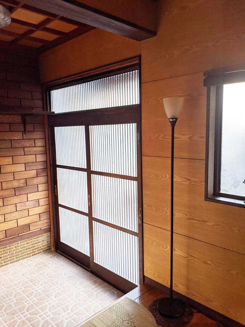 松岡建設玄関交換施工前画像