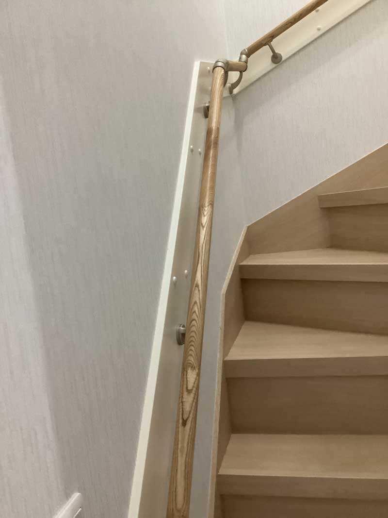 松岡建設玄関交換施工後画像