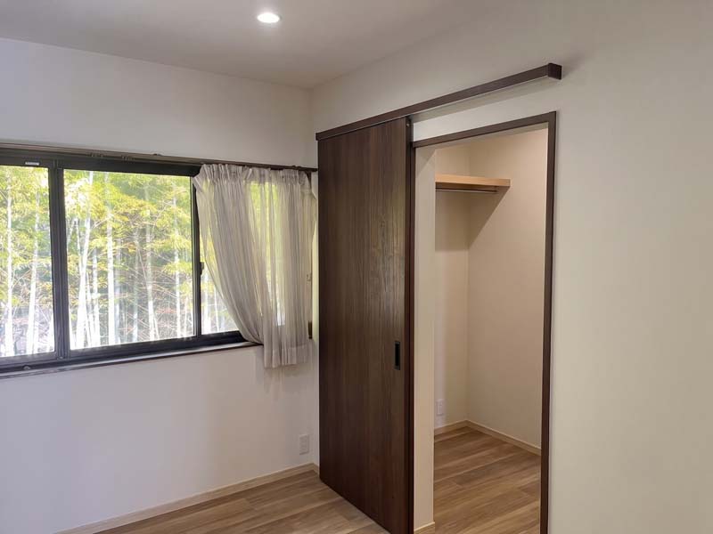 松岡建設リフォーム施工後：洋室3（クローゼット）