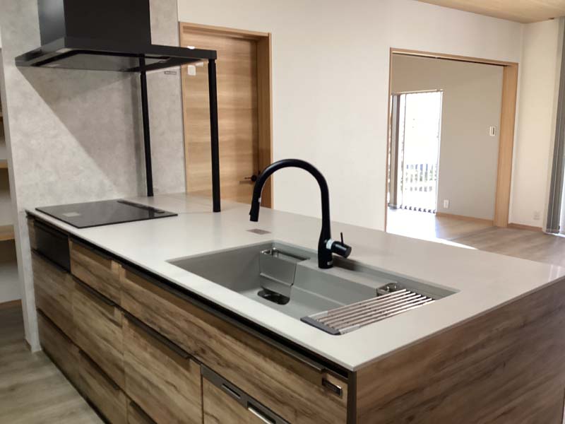 松岡建設リフォーム施工後：キッチンシンク・IH