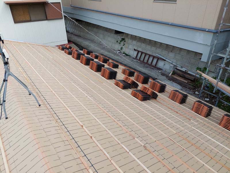 松岡建設瓦葺き替え施工中写真