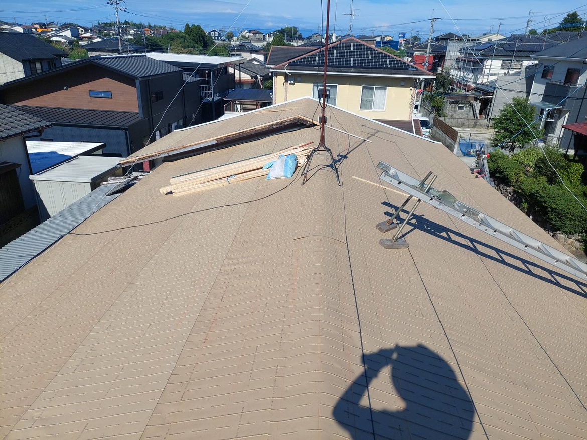 松岡建設瓦葺き替え施工中写真
